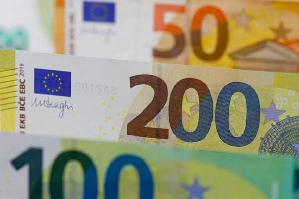 卫星ETF一个月最高涨74%，业内提示短期炒作风险